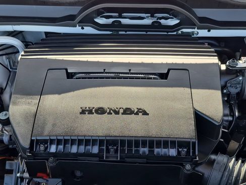 Certified 2025 Honda Pilot Touring image 28