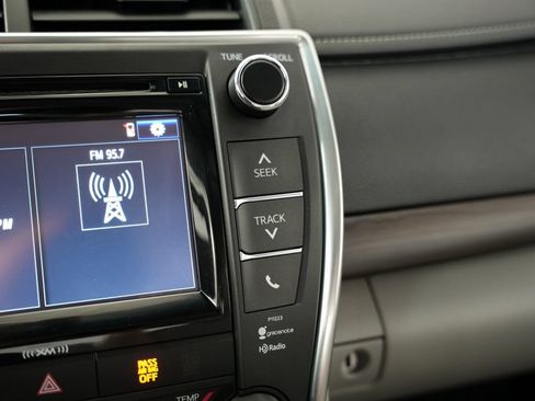 Used 2017 Toyota Camry SE FWD image 25