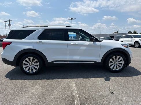 Used 2020 Ford Explorer Limited RWD image 2