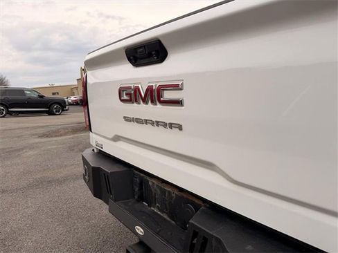 Used 2024 GMC Sierra 2500 Pro w/ Convenience Package image 9