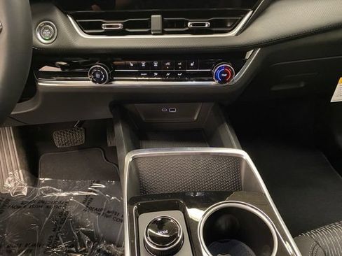 New 2026 Chevrolet Equinox LT w/ Safety and Technology Package AWD/4WD image 34