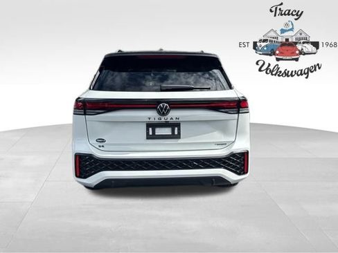 New 2025 Volkswagen Tiguan SE R-Line image 6