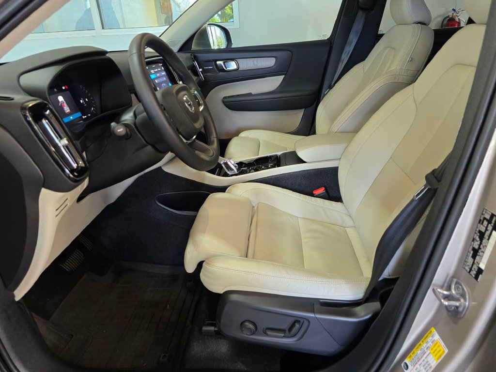 Used 2023 Volvo XC40 B5 Ultimate w/ Protection Package Premier AWD/4WD image 22