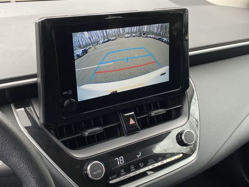 Used 2025 Toyota Corolla LE image 31