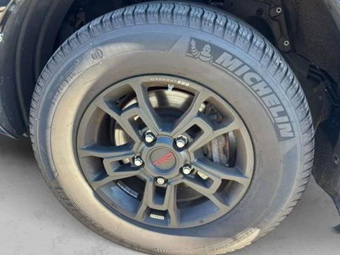 Used 2019 Toyota Land Cruiser image 5