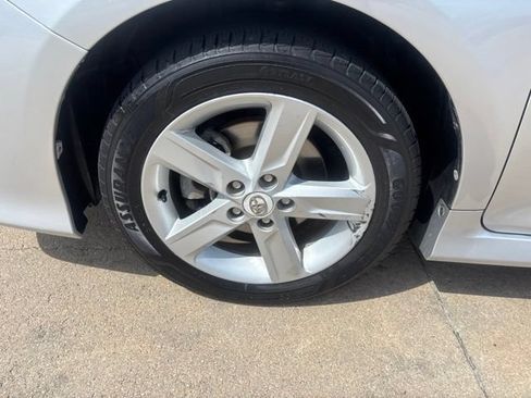 Used 2012 Toyota Camry SE FWD image 14