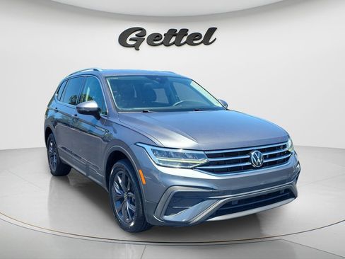 Used 2023 Volkswagen Tiguan SE FWD image 3