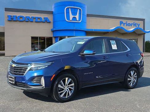 Used 2023 Chevrolet Equinox LT AWD/4WD image 2