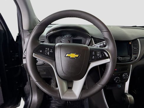 Used 2020 Chevrolet Trax LT w/ LT Convenience Package image 13