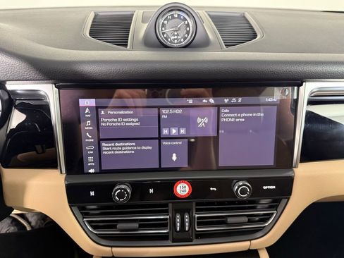 New 2026 Porsche Macan image 32