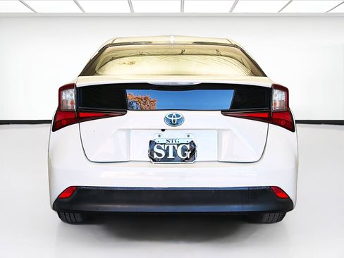 Used 2019 Toyota Prius L Eco image 5