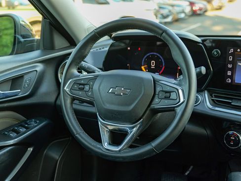 Used 2024 Chevrolet Trax ACTIV w/ Sunroof Package FWD image 39