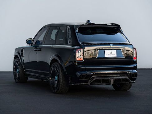 Used 2023 Rolls-Royce Cullinan Black Badge image 17