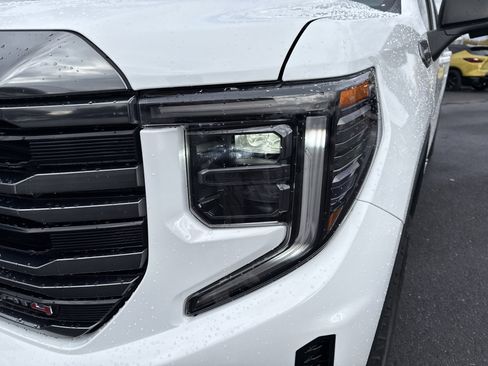 Used 2023 GMC Sierra 1500 AT4 image 9