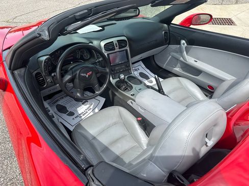 Used 2005 Chevrolet Corvette Convertible w/ Preferred Equipment Group RWD image 36