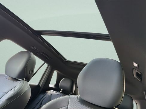New 2026 Volkswagen Tiguan SE R-Line FWD image 17