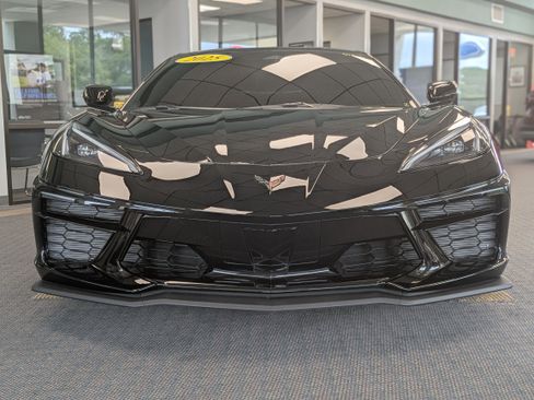 Used 2025 Chevrolet Corvette Stingray Coupe w/ 1LT image 3