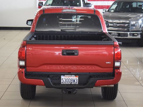Used 2018 Toyota Tacoma TRD Sport w/ Technology Package image 25