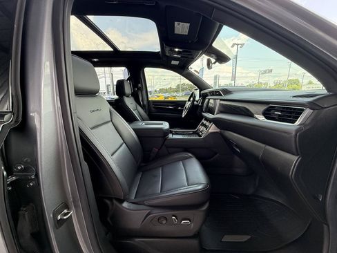 Used 2022 GMC Yukon Denali w/ Advanced Technology Package AWD/4WD image 34