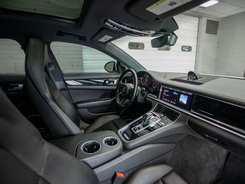 Used 2021 Porsche Panamera image 15