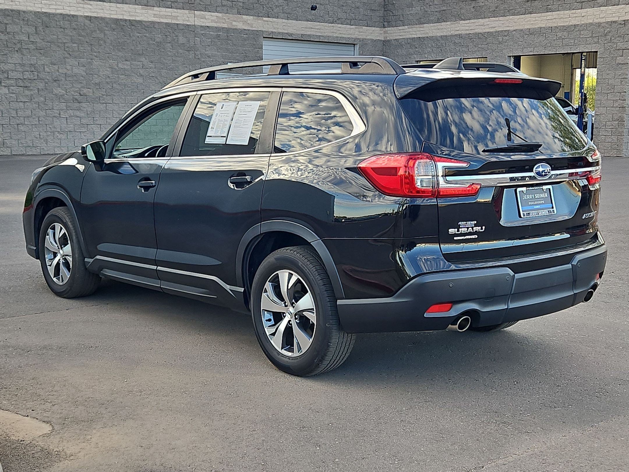 Used 2024 Subaru Ascent Premium w/ Convenience Package AWD/4WD image 4