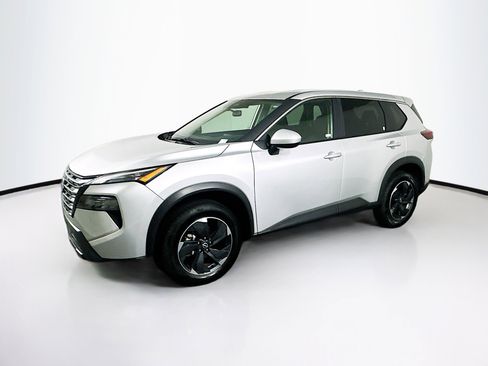 Used 2025 Nissan Rogue SV AWD/4WD image 4