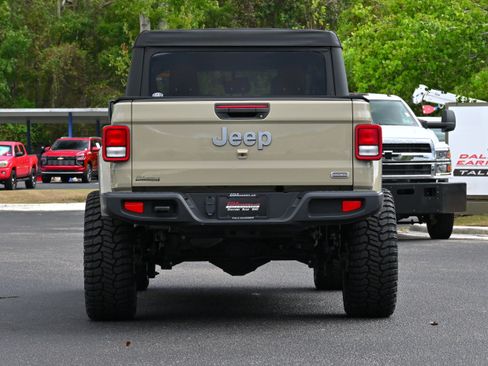 Used 2022 Jeep Gladiator Overland image 30