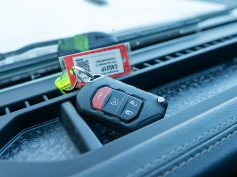 Used 2018 Jeep Wrangler Unlimited Sahara w/ Uconnect 4C Nav & Sound Group image 28