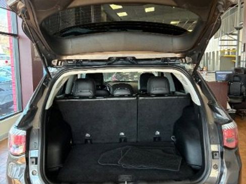 Used 2018 Jeep Compass Latitude w/ Popular Equipment Group image 13