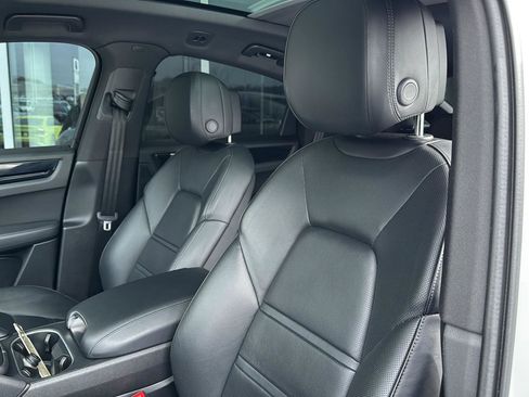 Used 2021 Porsche Cayenne Coupe image 26