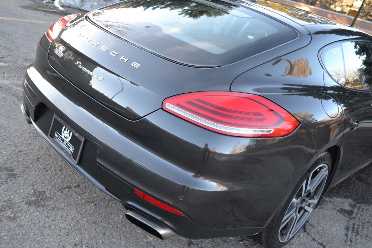 Used 2014 Porsche Panamera 4 w/ Premium Package AWD/4WD image 20