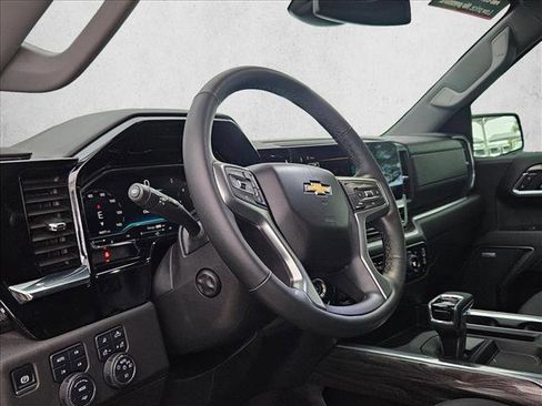 Used 2025 Chevrolet Silverado 1500 LTZ AWD/4WD image 9