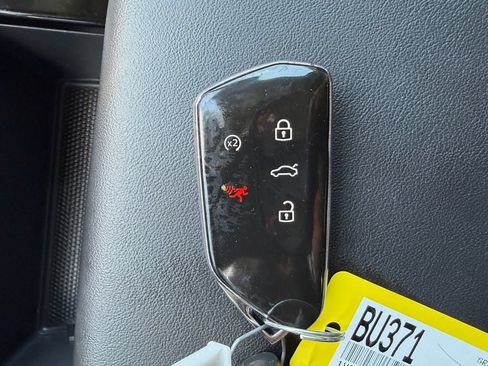Used 2024 Volkswagen Atlas SE AWD/4WD image 16