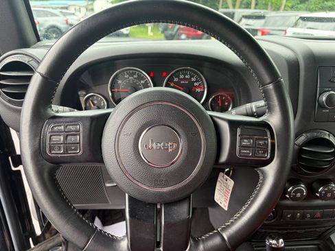 Used 2017 Jeep Wrangler Unlimited Rubicon AWD/4WD image 18