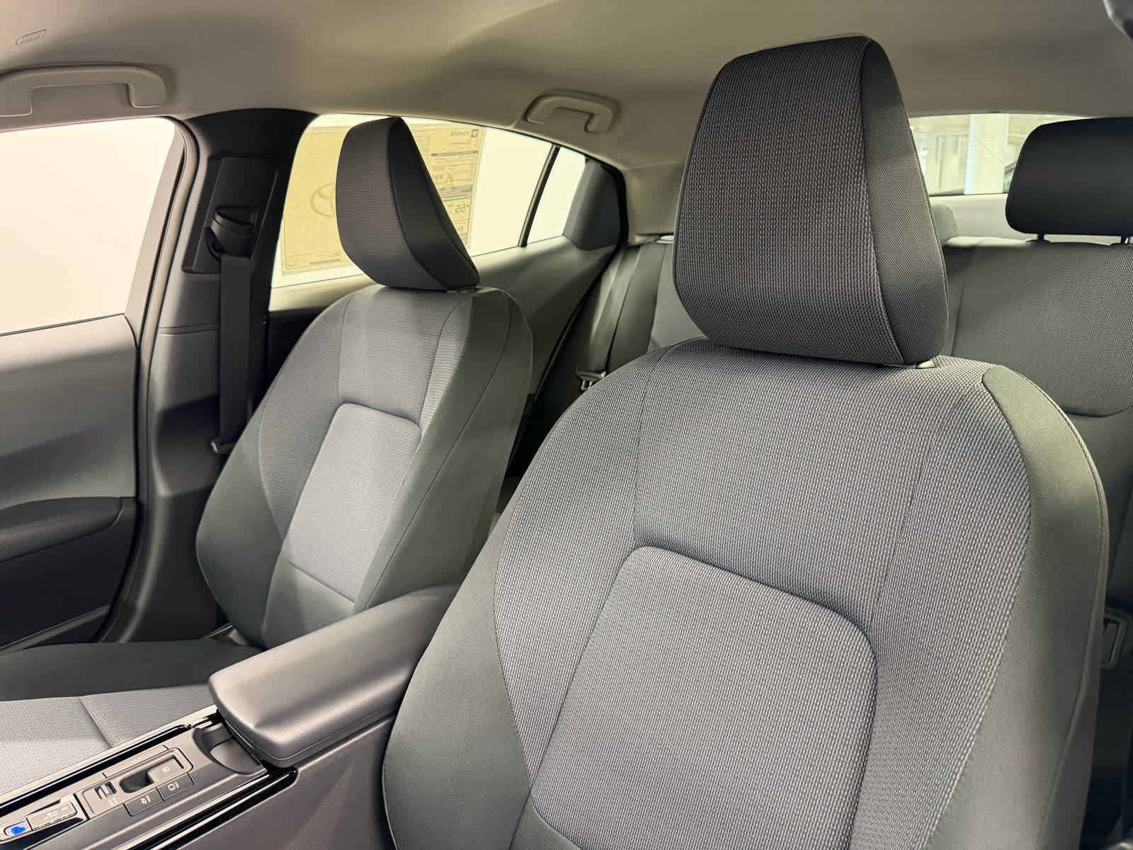 New 2027 Toyota Prius LE FWD image 18