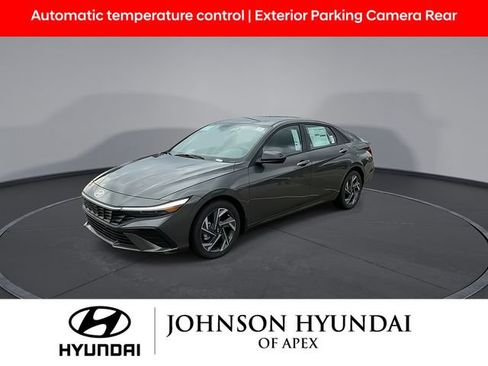 Used 2025 Hyundai Elantra Sport FWD image 4