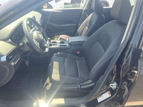 Used 2023 Nissan Altima 2.5 S FWD image 3