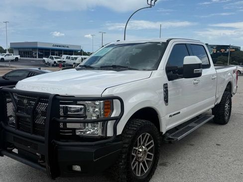 Used 2018 Ford F250 Lariat w/ Lariat Value Package AWD/4WD image 3
