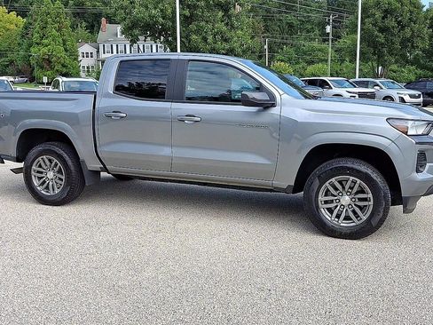 Used 2024 Chevrolet Colorado LT w/ LT Convenience Package II AWD/4WD image 2