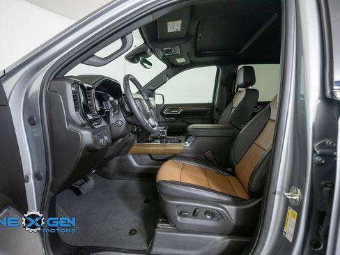 Used 2025 Chevrolet Silverado 1500 High Country w/ Technology Package AWD/4WD image 11