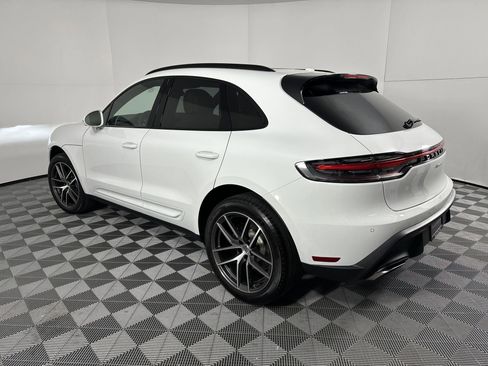 Certified 2025 Porsche Macan image 3