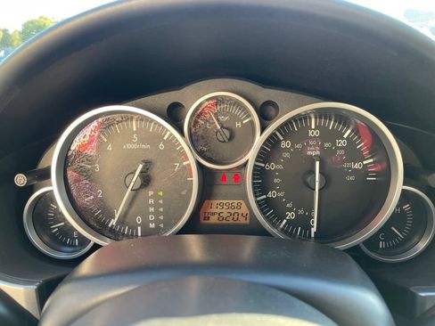 Used 2008 MAZDA MX-5 Miata Touring w/ Interior Trim Pkg RWD image 10