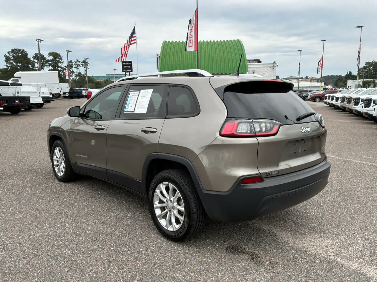 Used 2020 Jeep Cherokee Latitude FWD image 6
