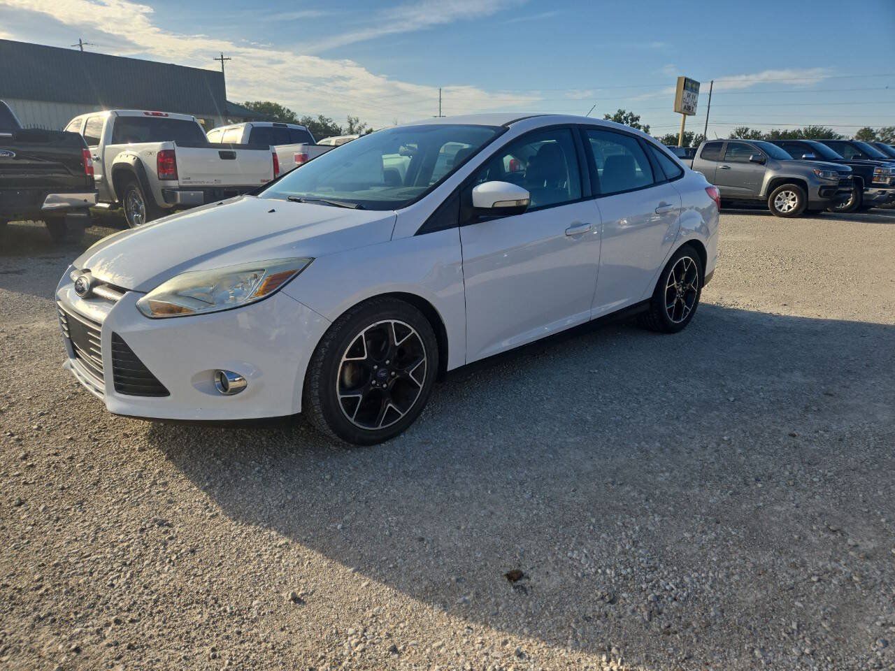 Used 2014 Ford Focus SE w/ Equipment Group 201A FWD image 9