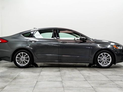 Used 2019 Ford Fusion SE image 10