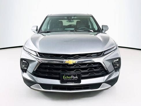 Used 2025 Chevrolet Blazer LT FWD image 2