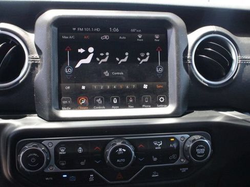 Used 2023 Jeep Wrangler Unlimited Sahara w/ Cold Weather Group AWD/4WD image 15
