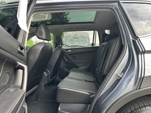 Used 2022 Volkswagen Tiguan SE AWD/4WD image 18