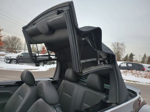 Used 2017 Volkswagen Beetle 1.8T SE image 11