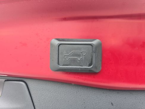 Used 2020 Toyota RAV4 XLE w/ Convenience Package FWD image 14